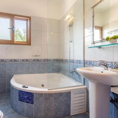 Xenios Dias Willa Argaka