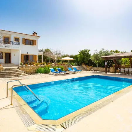 Xenios Dias Willa Argaka