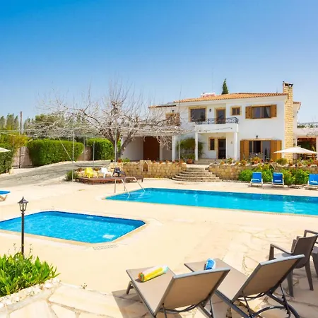 Xenios Dias Βίλα